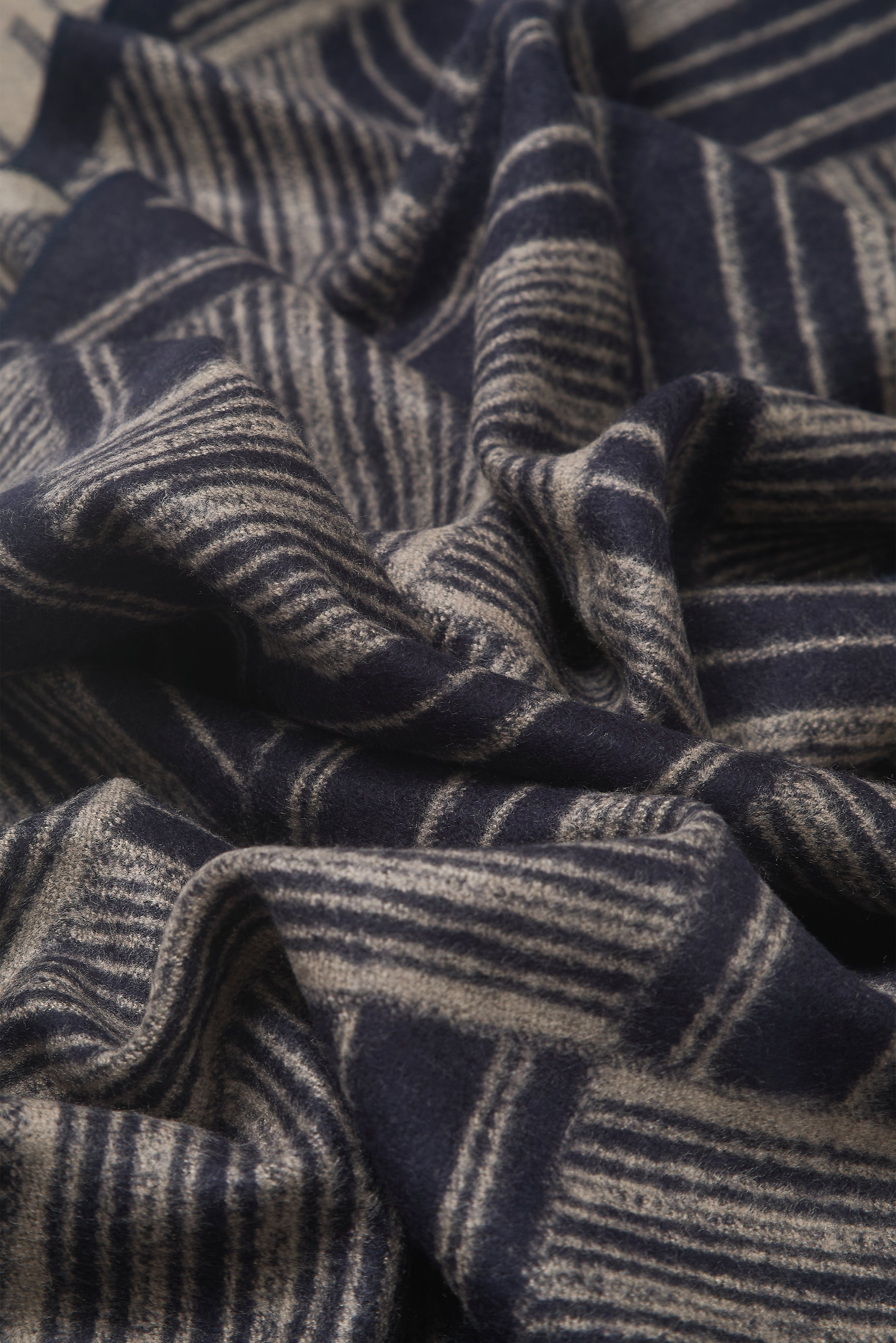 Scarf - Criss Cross Plain Border Navy - Wear London
