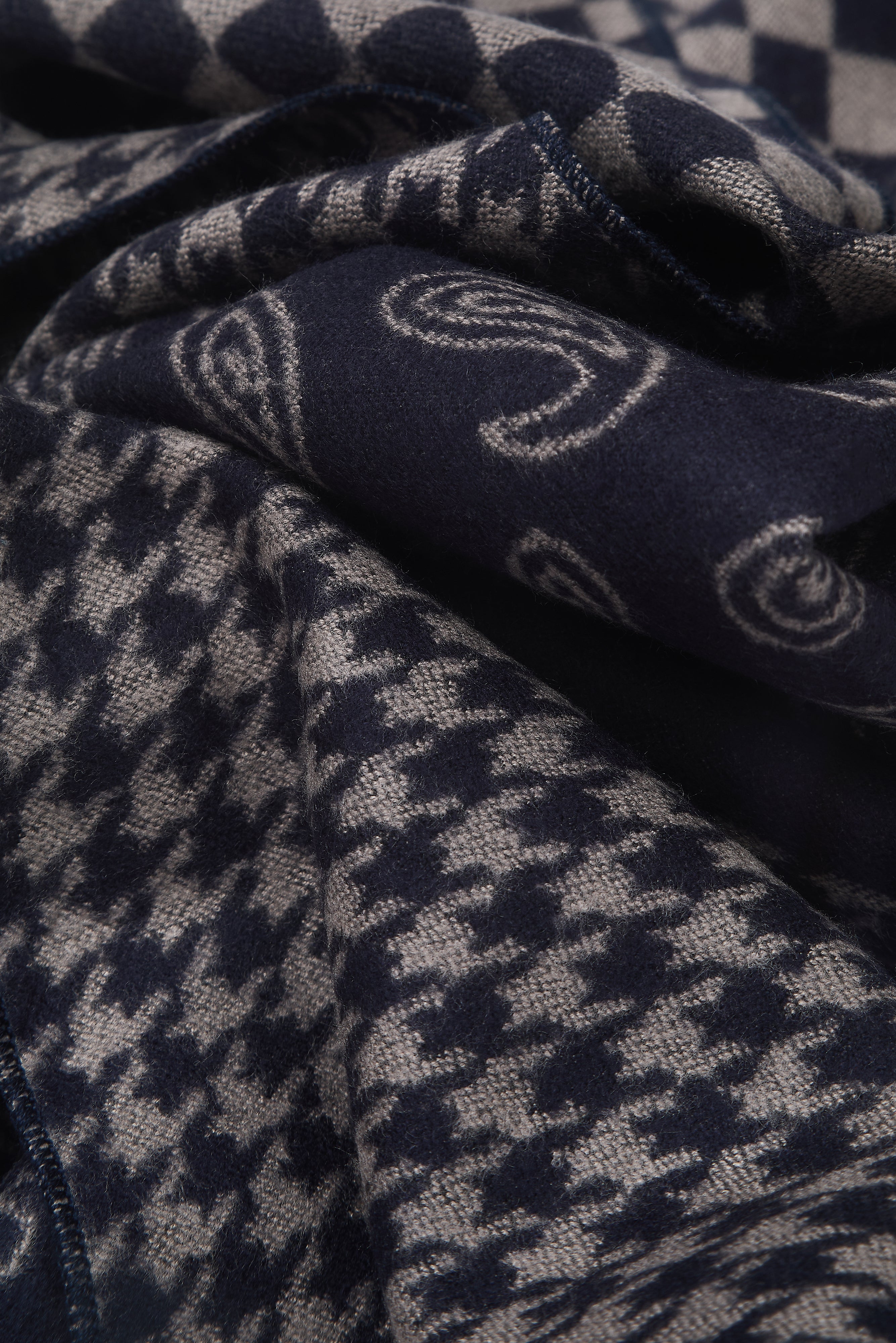 Scarf – Multi Geo Paisley Navy - Wear London