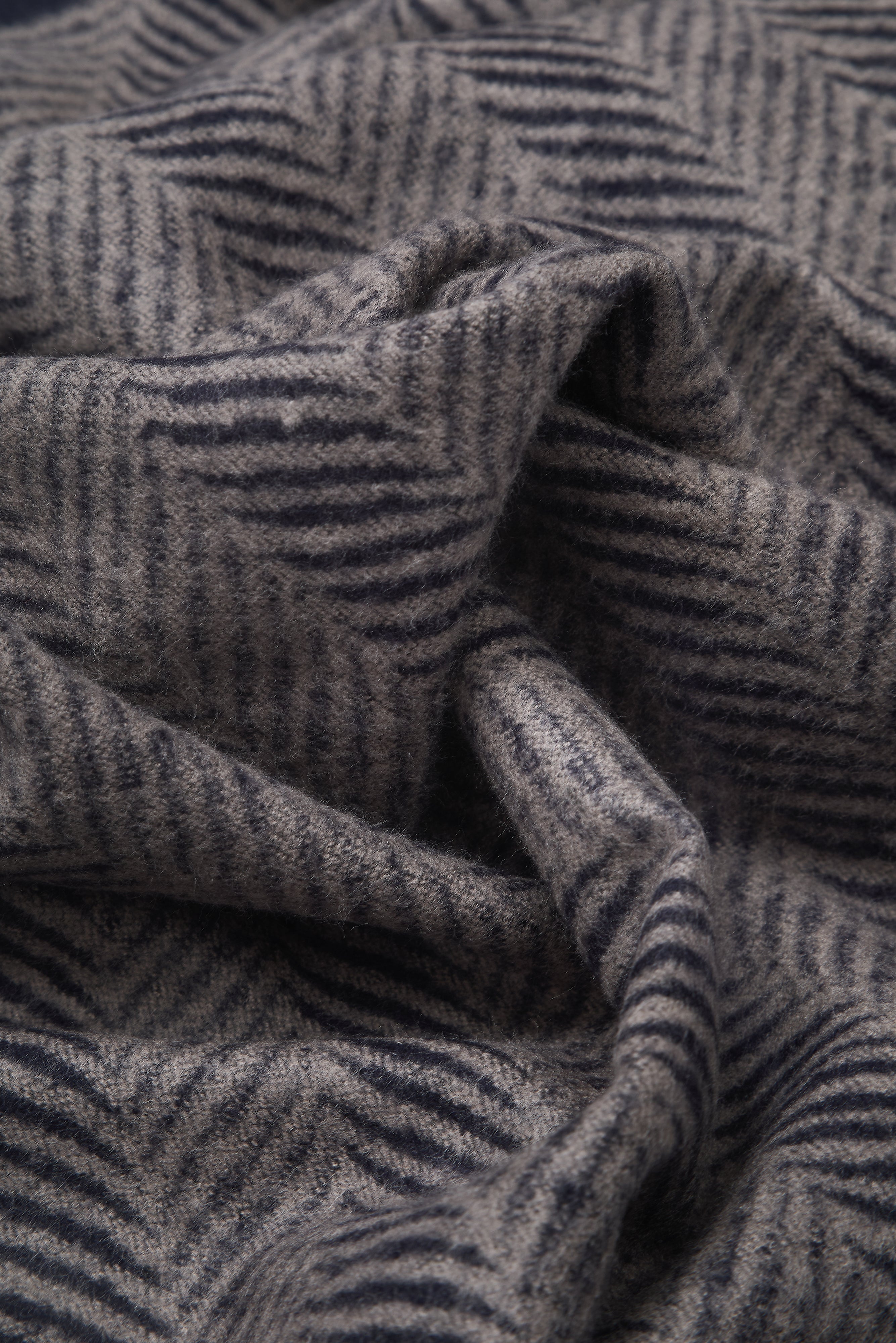 Scarf - H/bone plain border Navy - Wear London