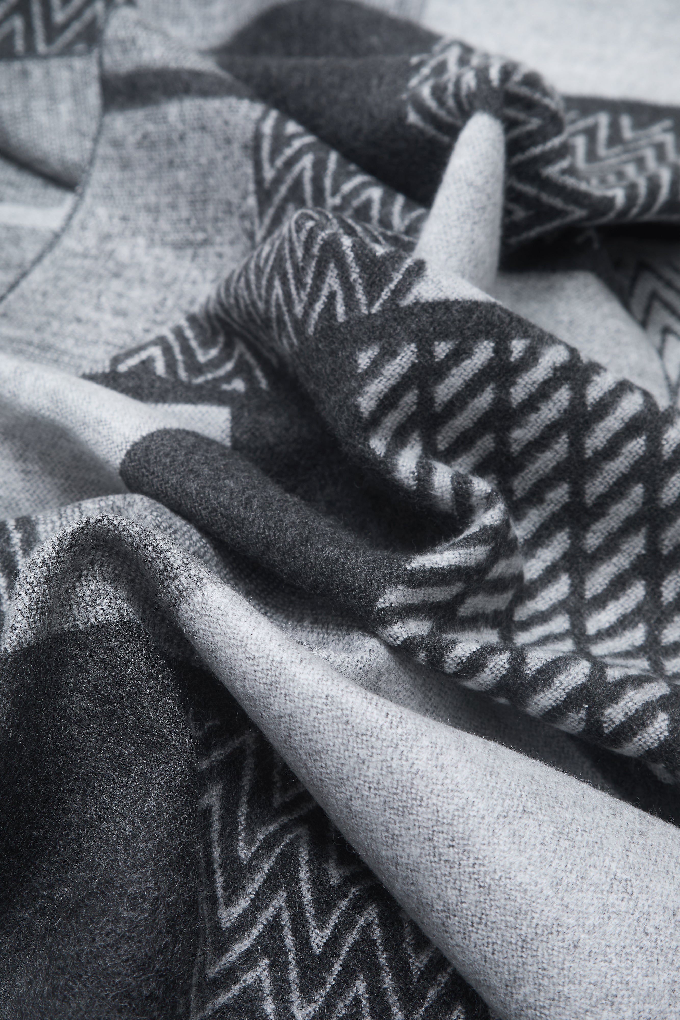 Scarf – Multi Geo Charcoal - Wear London