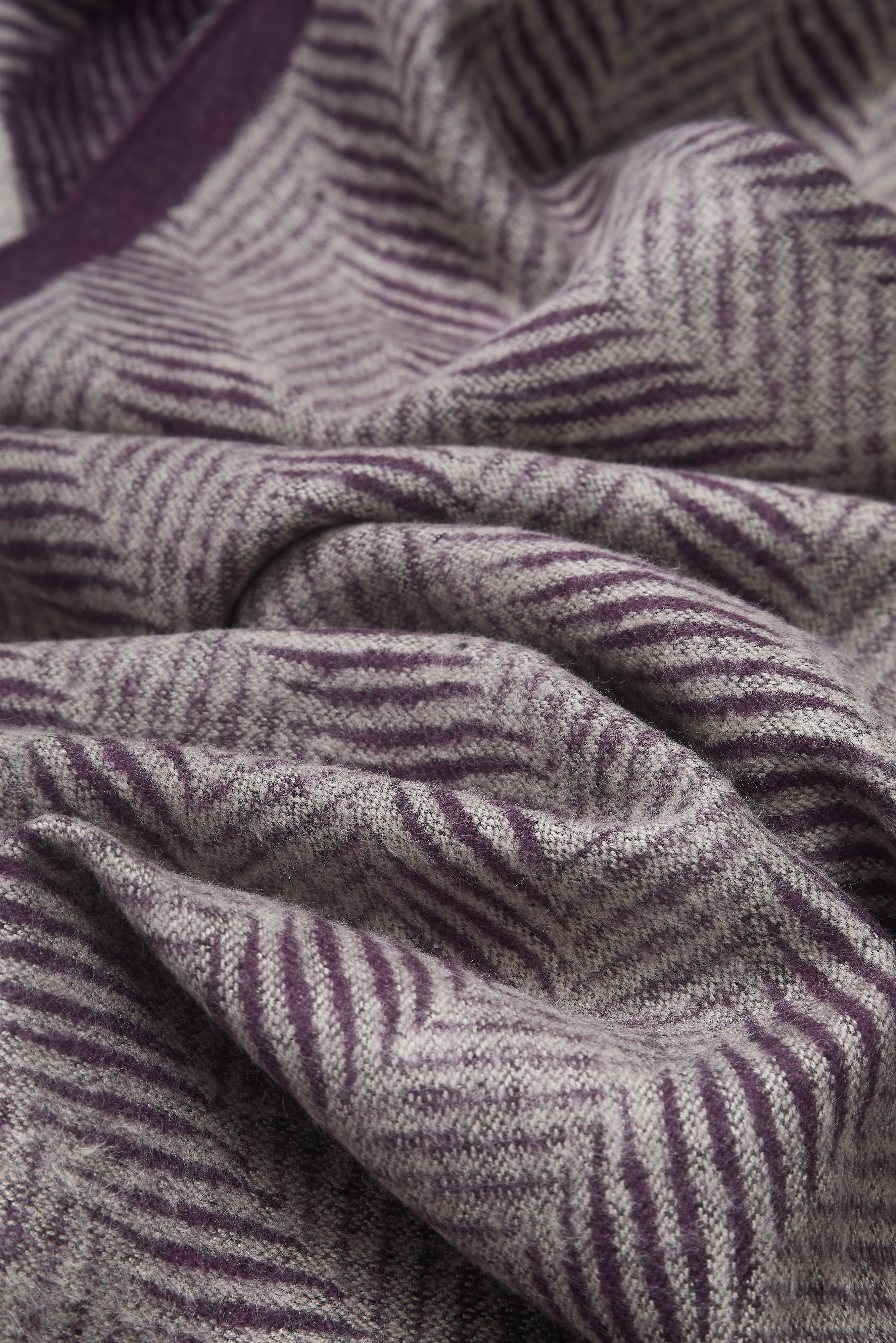 Scarf - H/bone Plain Border Burgundy - Wear London