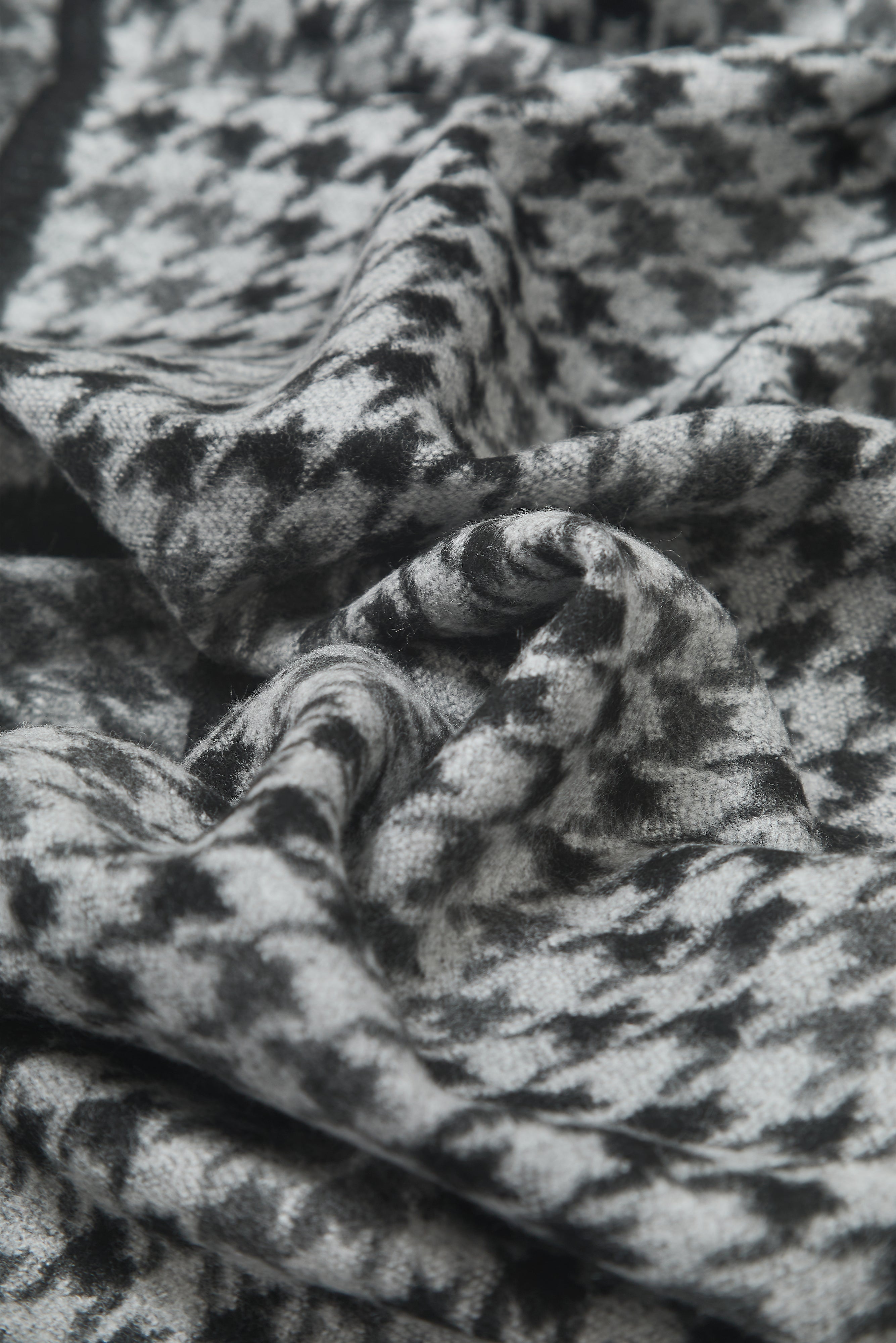 Scarf - Dogtooth Black - Wear London